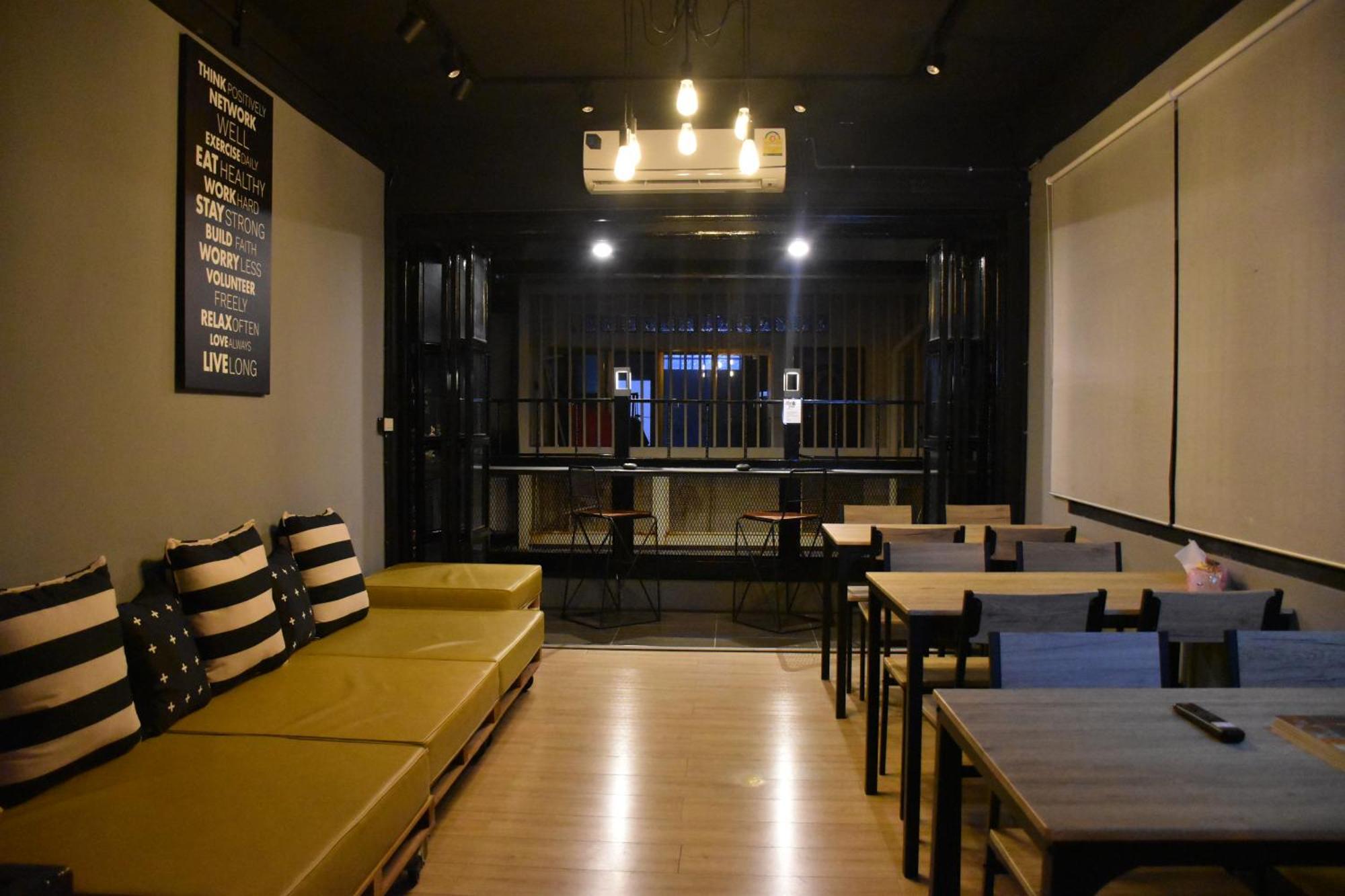 Stay At Pan Hostel Bangkok Exterior photo